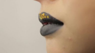 Dudaktan makyaj yıldız