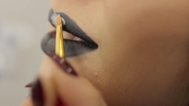 Den svarta läppar makeupen — Stockvideo