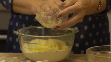 hamur hazırlama kadın