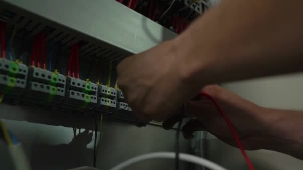 Pruebas de cableado eléctrico — Vídeo de stock