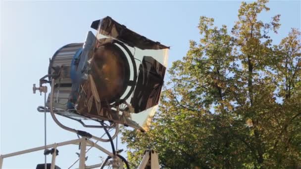 Set de luz de película al aire libre — Vídeo de stock