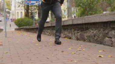 Mans Bacaklar Kaçar