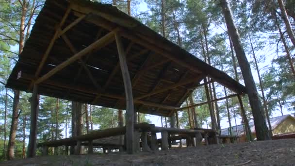 Casa de jardim na floresta — Vídeo de Stock