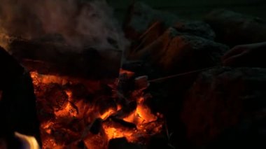 Marshmallow Ve Kamp Ateşi