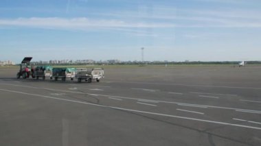 Havaalanında Bagaj Servis Aracı