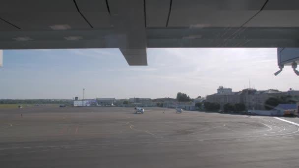 空港でプライベート ジェット — ストック動画