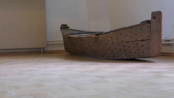有孔洞的古董船 — 图库视频影像