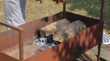 Barbeküde yakacak odun