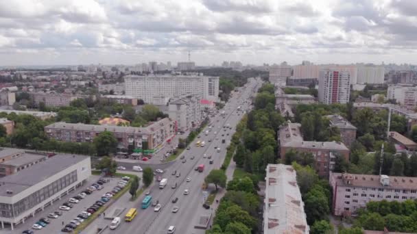 Paisagem urbana do tráfego automóvel — Vídeo de Stock