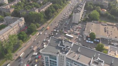 Apartman binaları ve trafik sıkışıklıkları