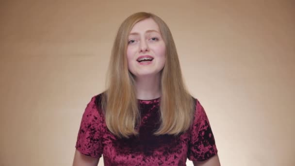 Singer Girl-porträttet — Stockvideo