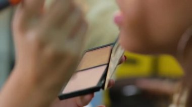 Sanatçı Makyaj Uygulaması