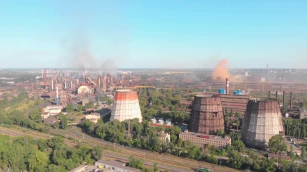 Rook van staalfabrieken — Stockvideo