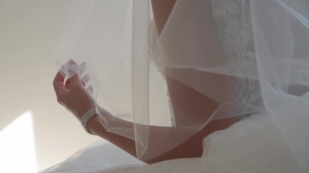 Η νύφη κρατάει το πέπλο — Αρχείο Βίντεο