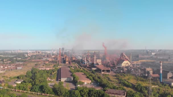 Planta de acero al humo rojo — Vídeos de Stock