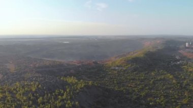 Gün batımında Taş ocağı