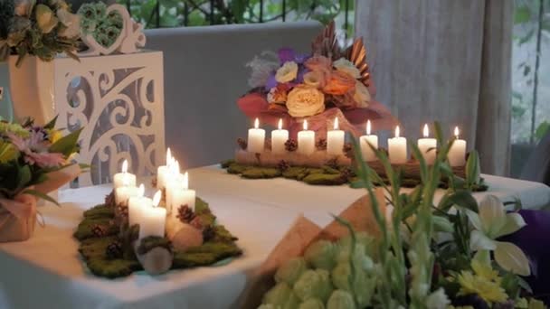 Esküvői dekoráció gyertyák — Stock videók