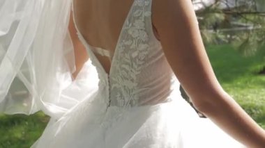 Gelinlikli Kız Gidiyor