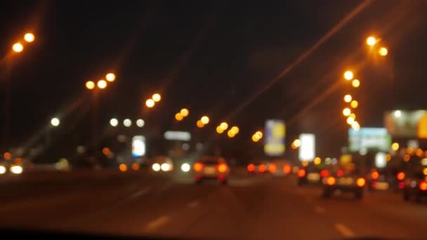 Nachtwegen Auto 's Verlichting Defocus — Stockvideo