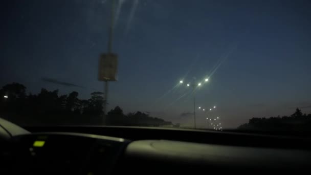 Luces de carretera nocturnas — Vídeo de stock