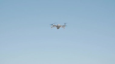 İHA Mavi Gökyüzünde Uçuyor