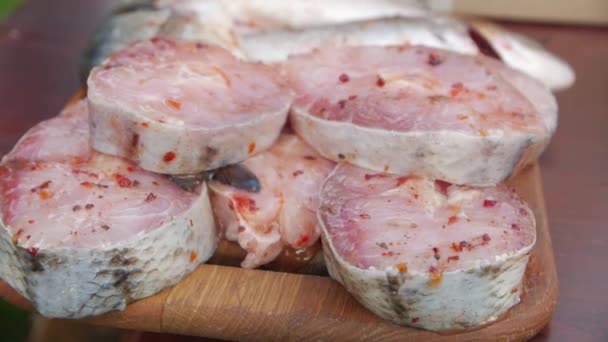 Peixe e carne marinados — Vídeo de Stock