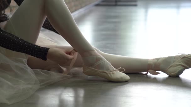 Chaussures de nouage ballerine — Video