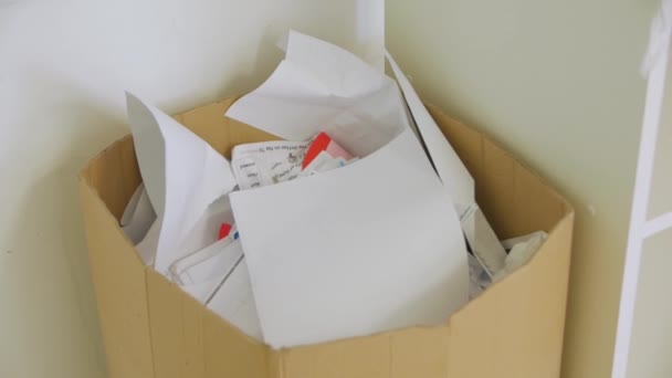 Residuos caja de papel — Vídeos de Stock