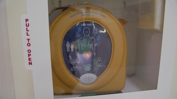 Den medicinska defibrillatorn — Stockvideo