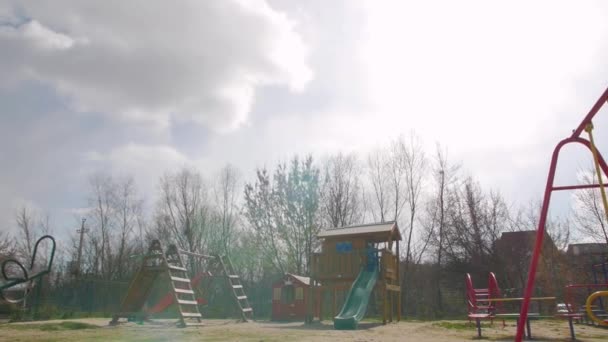 Outdoor Speeltuin voor kinderen — Stockvideo