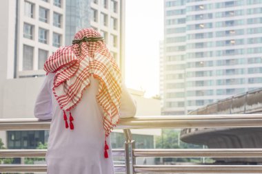 Arap işadamı düşünme veya girişimci şehirde arıyor