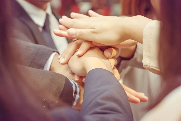 Éxito Trabajo Equipo Concepto Gente Negocios Que Une Ciudad — Foto de Stock