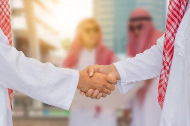Başarı ve mutluluk takım kavramı, Arap Ortadoğu iş adamı karşılıklı şehir arka plan