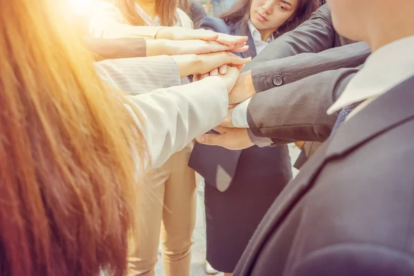 Sukces Teamwork Concept Business People Zespół Łączenia Rąk Poza Granicami — Zdjęcie stockowe