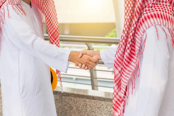 Arab Middle Eastern Business Engineer Man Handshake Construction Site Success — Stock Photo, Image