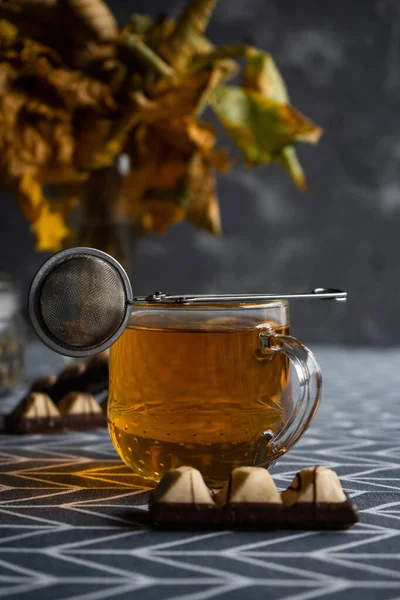 Selective focus, autumn still life. Mug of hot tea with sweets — Stock Photo, Image
