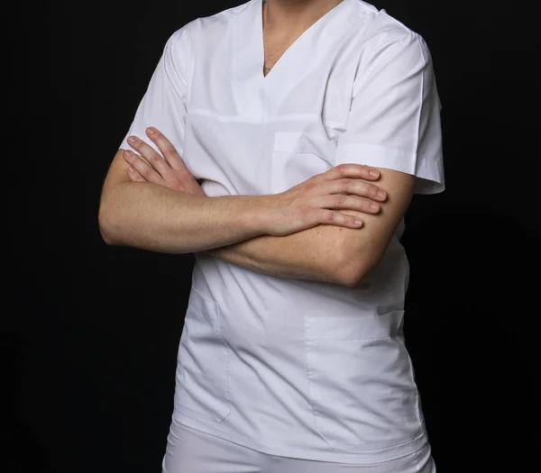 Чоловік у медичному костюмі з білої бавовни — стокове фото