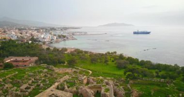 Apollon Tapınağı (Kolona Hill) Aegina Island, Yunanistan hava görünümünü