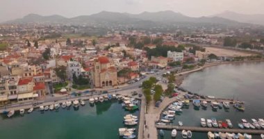 Yunan kenti Aegina, Aegina limanı, Yunanistan 'ın havadan görünüşü