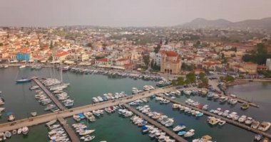 Yunan kenti Aegina, Aegina limanı, Yunanistan 'ın havadan görünüşü