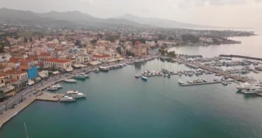Yunan kenti Aegina, Aegina limanı, Yunanistan 'ın havadan görünüşü