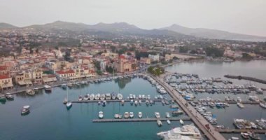 Yunan kenti Aegina, Aegina limanı, Yunanistan 'ın havadan görünüşü
