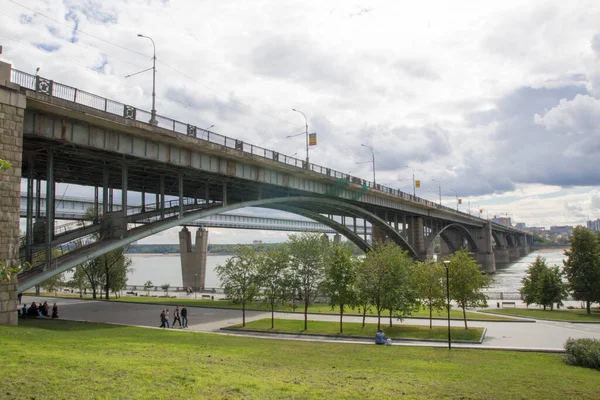Bridges over the Ob river in Novosibirsk. The world's largest metro bridge and Communal bridge across Ob river in Novosibirsk, Russia — Stock Image Bridges River Novosibirsk World Largest Metro Bridge Communal Bridge River Stock Photo