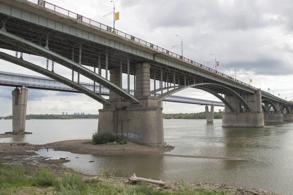 Bridges over the Ob river in Novosibirsk. The world's largest metro bridge and Communal bridge across Ob river in Novosibirsk, Russia — Stock Image Bridges River Novosibirsk World Largest Metro Bridge Communal Bridge River Stock Picture