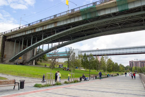 Bridges over the Ob river in Novosibirsk. The world's largest metro bridge and Communal bridge across Ob river in Novosibirsk, Russia — Stock Image Bridges River Novosibirsk World Largest Metro Bridge Communal Bridge River Royalty Free Stock Photos
