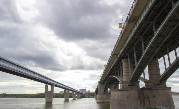 Bridges over the Ob river in Novosibirsk. The world's largest metro bridge and Communal bridge across Ob river in Novosibirsk, Russia — Stock Image Bridges River Novosibirsk World Largest Metro Bridge Communal Bridge River Stock Picture