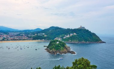San Sebastian (Donostia) havadan görünümü güzel yaz gününde, İspanya