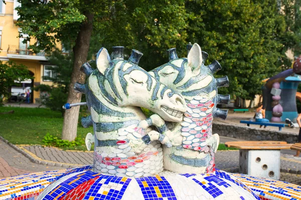 Kiev Ucrania Agosto 2018 Divertido Mosaico Abrazando Cebras Parque Atracciones —  Fotos de Stock