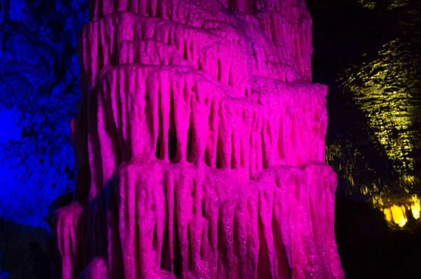 波斯托伊纳洞穴的五颜六色的照明 波斯托伊纳 斯洛文尼亚 — 图库照片