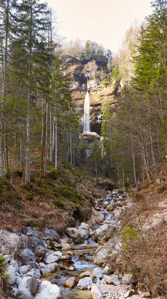 Vízesés Pericnik Körülvéve Téli Triglav Nemzeti Park Szlovéniában — Stock Fotó